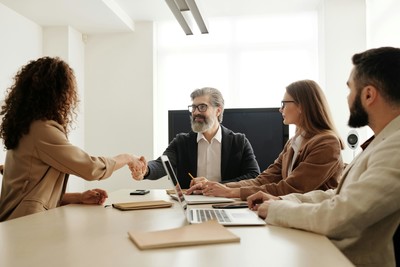 Microsoft Dynamics 365 prinaša pregledno in avtomatizirano HRM rešitev za sodobna podjetja.